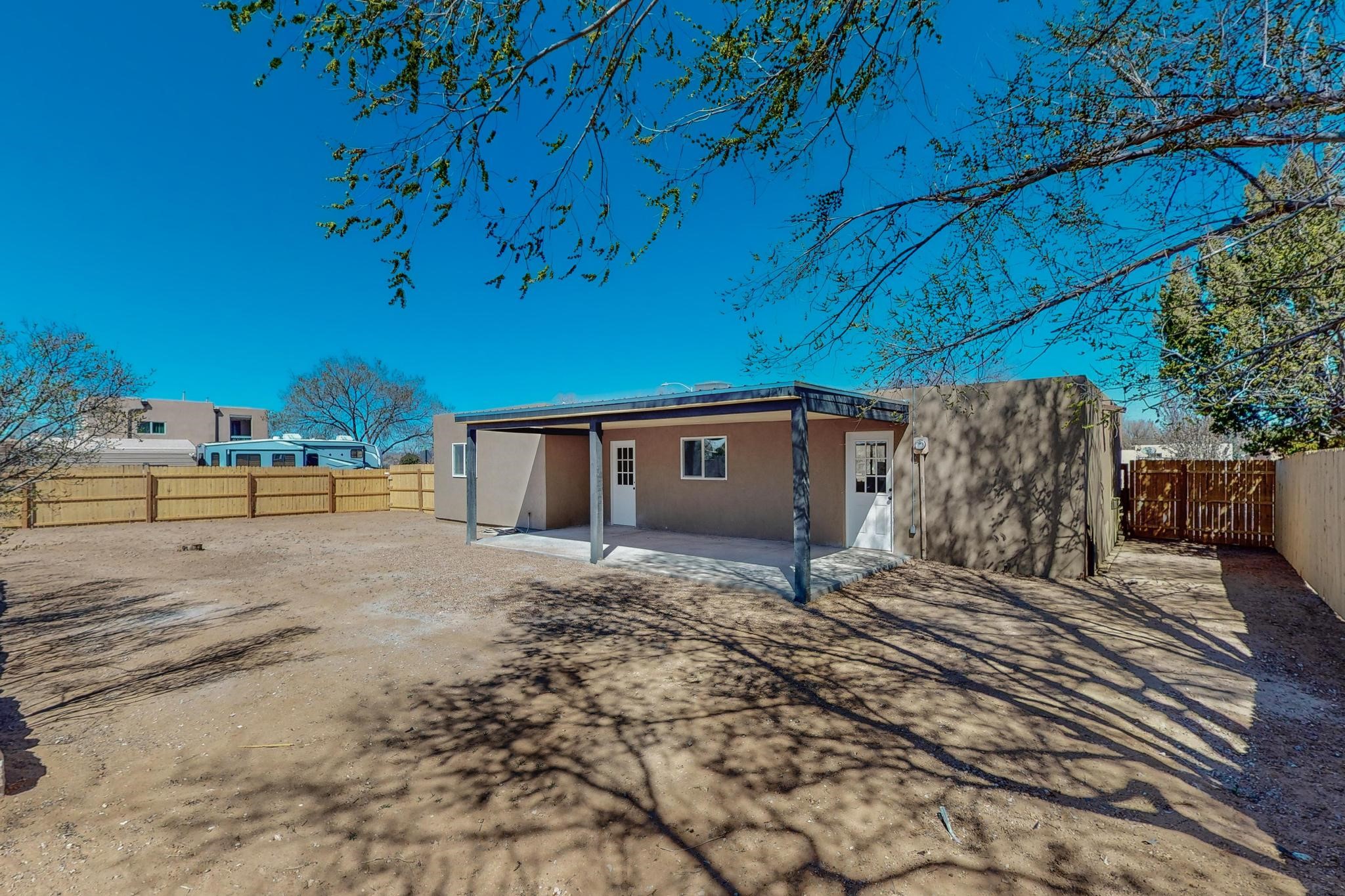 2742 Calle Cedro