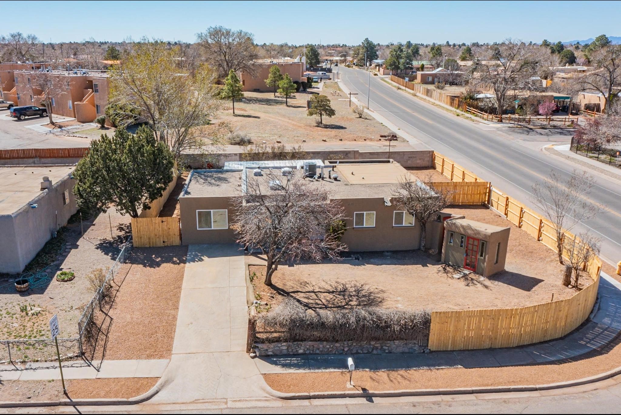 2742 Calle Cedro