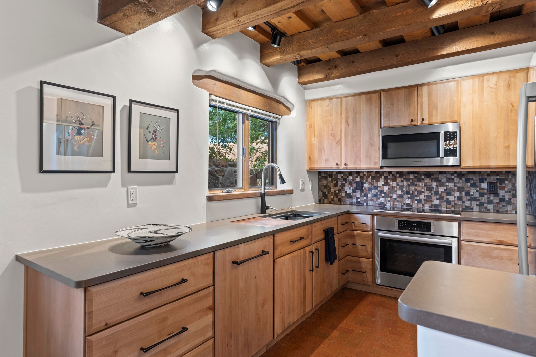 134 W Houghton Street D