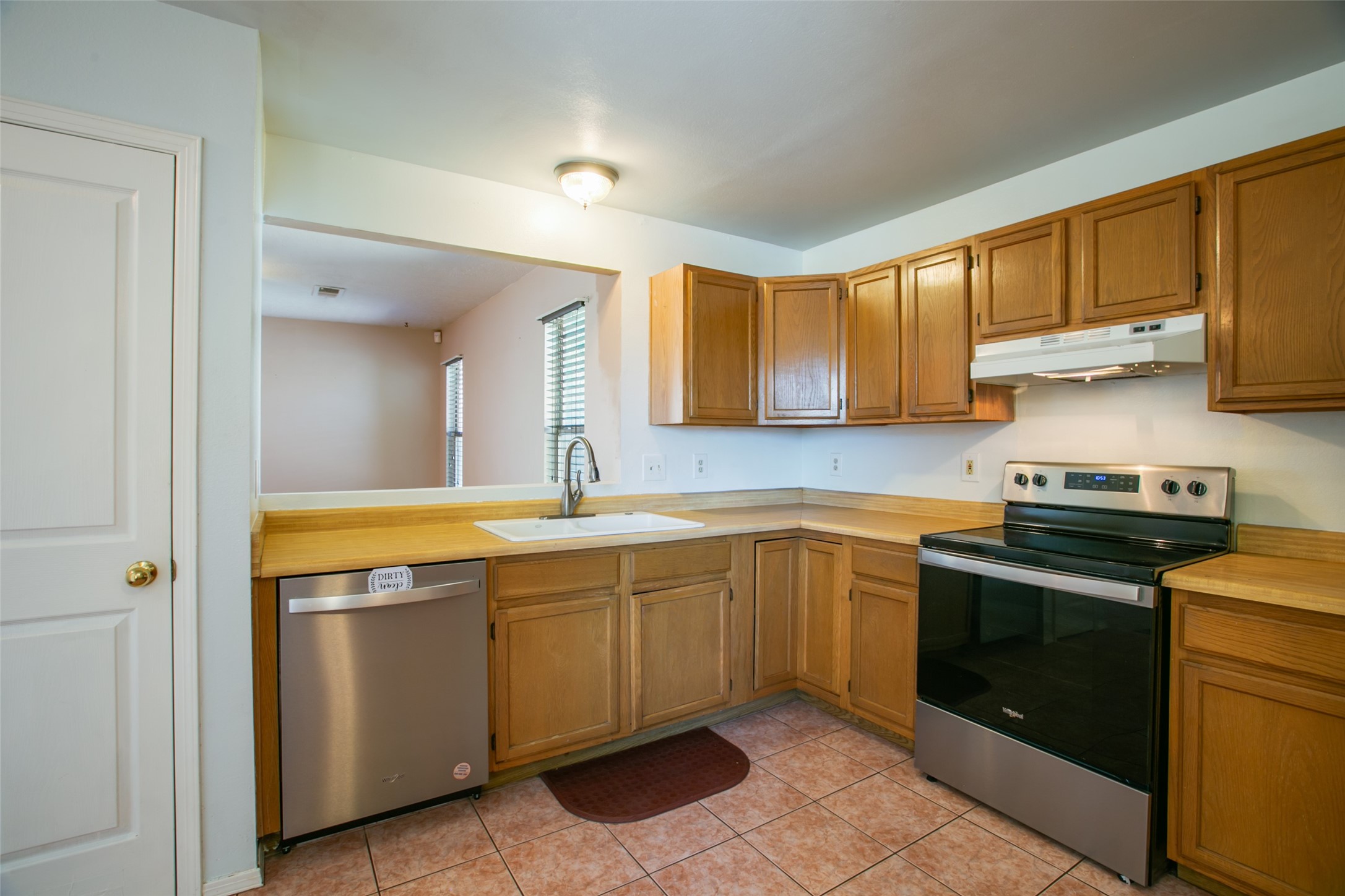 1712 Ira Dr NE