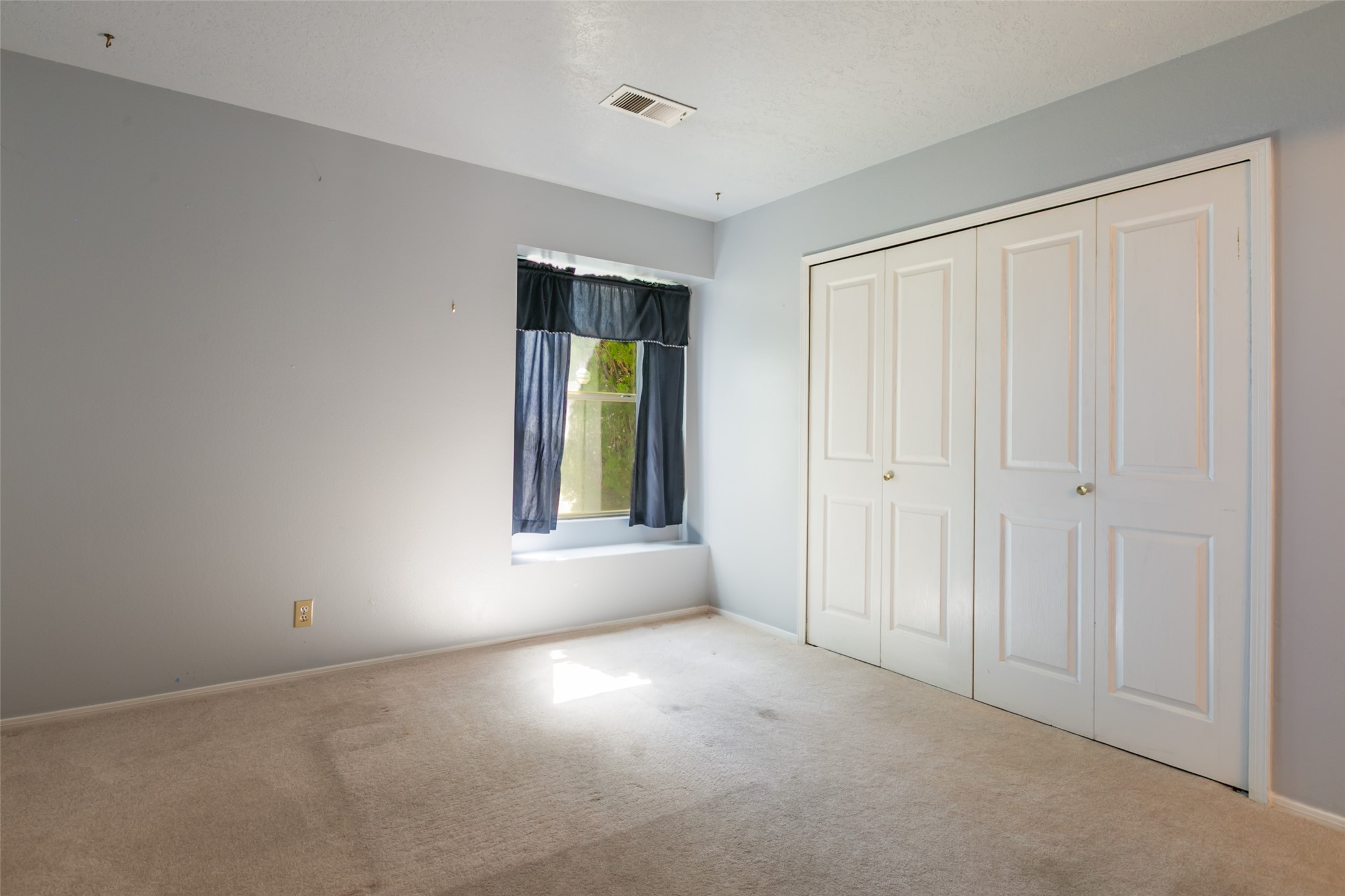 1712 Ira Dr NE