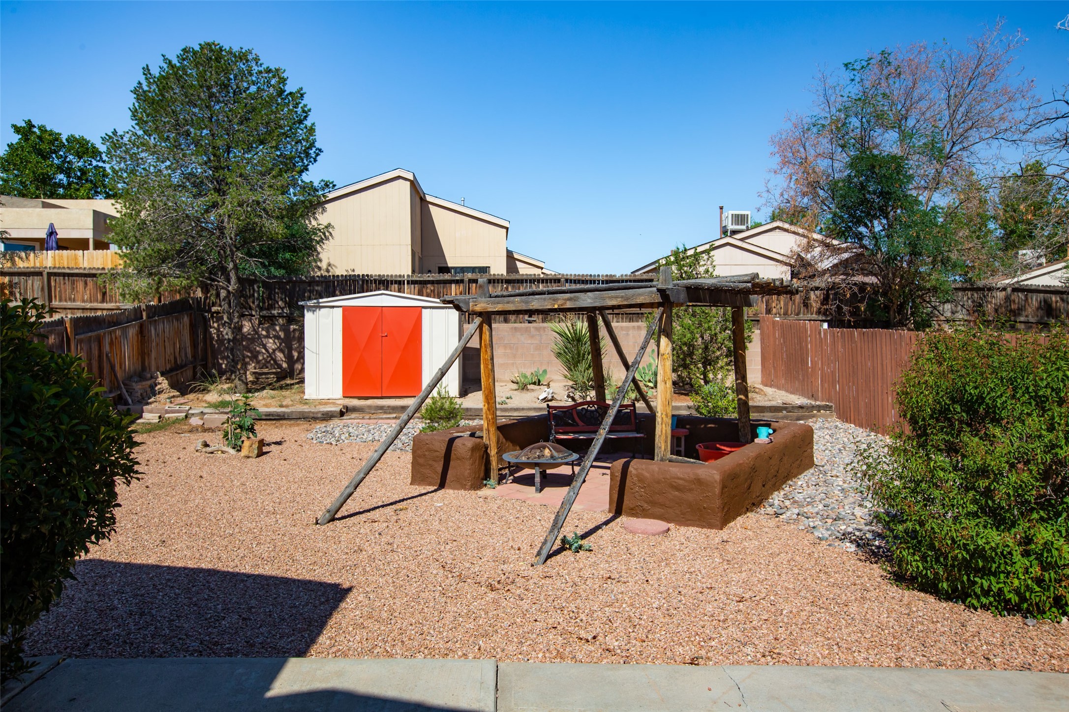 1712 Ira Dr NE