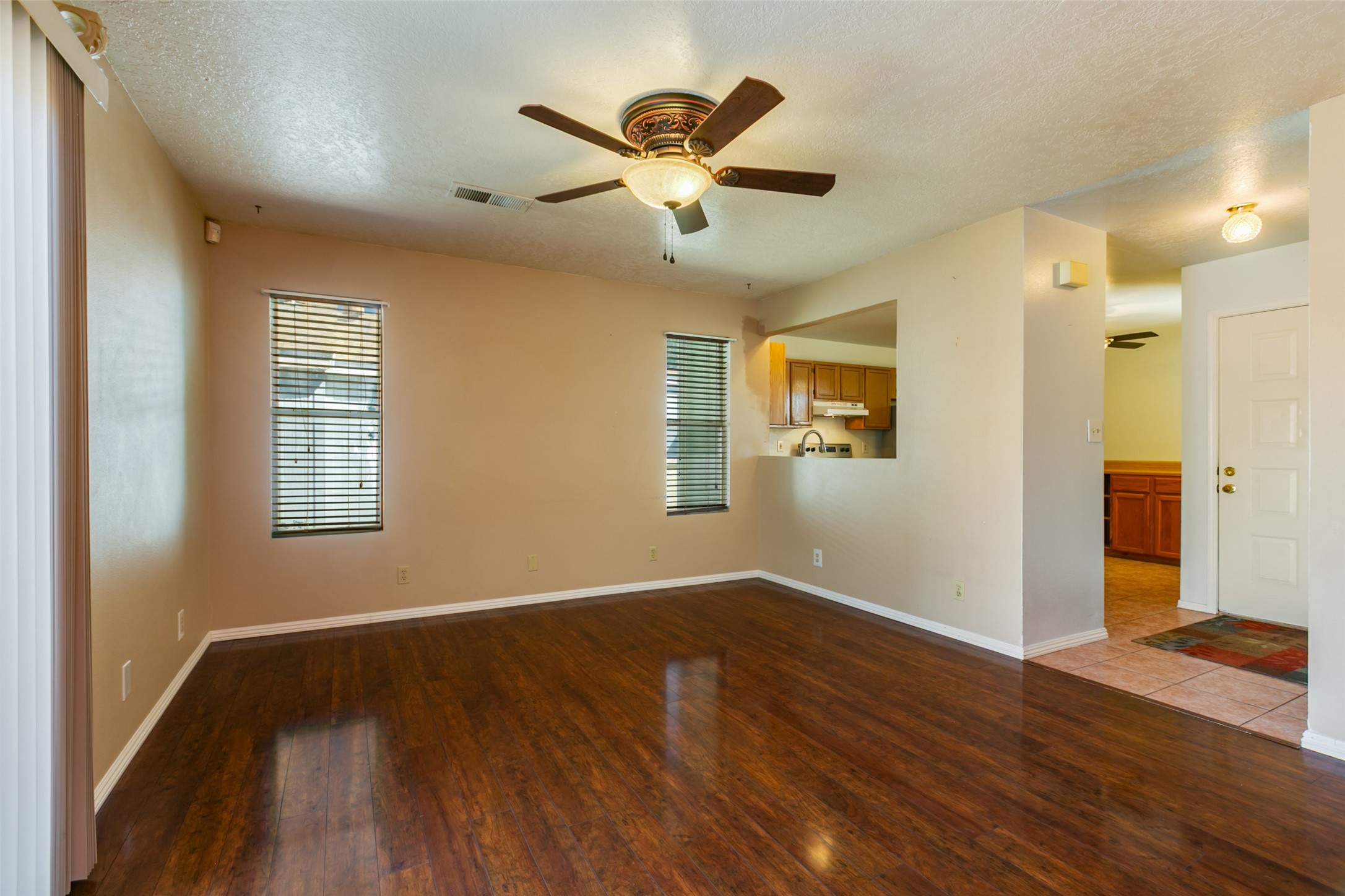 1712 Ira Dr NE