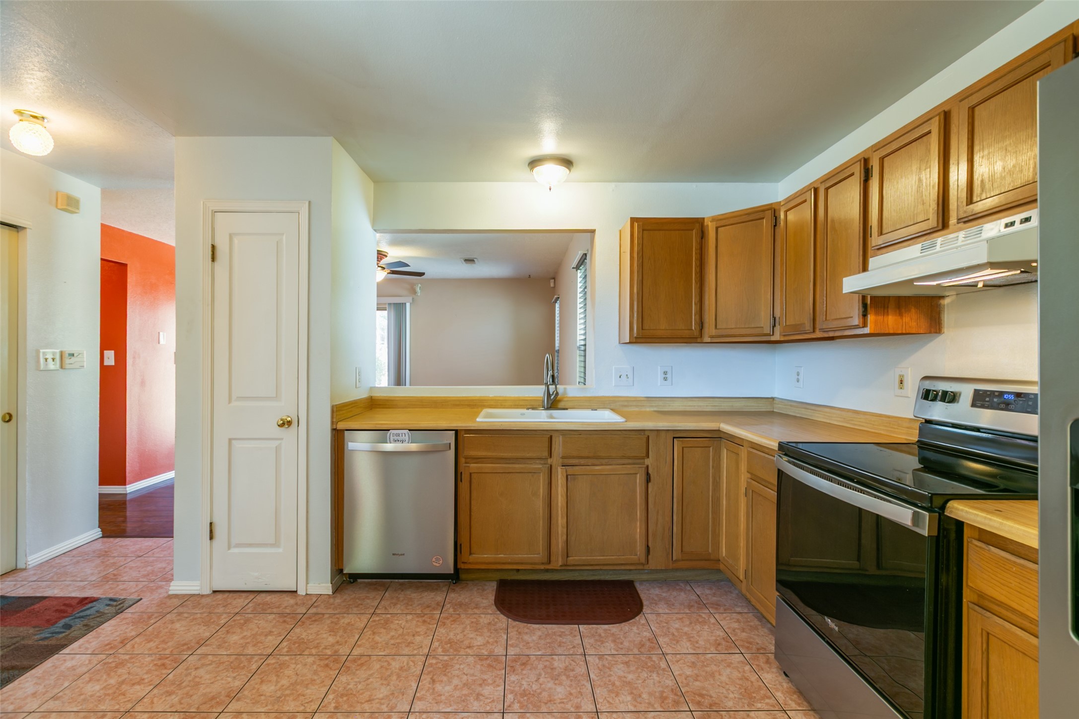 1712 Ira Dr NE