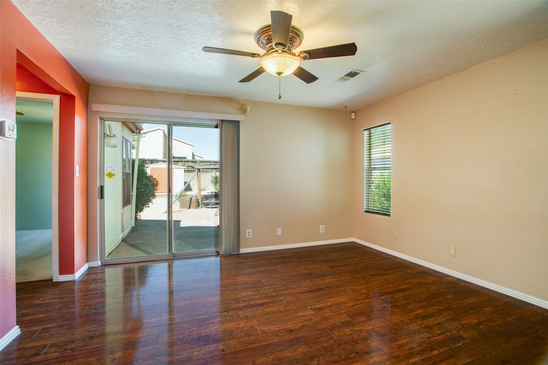 1712 Ira Dr NE