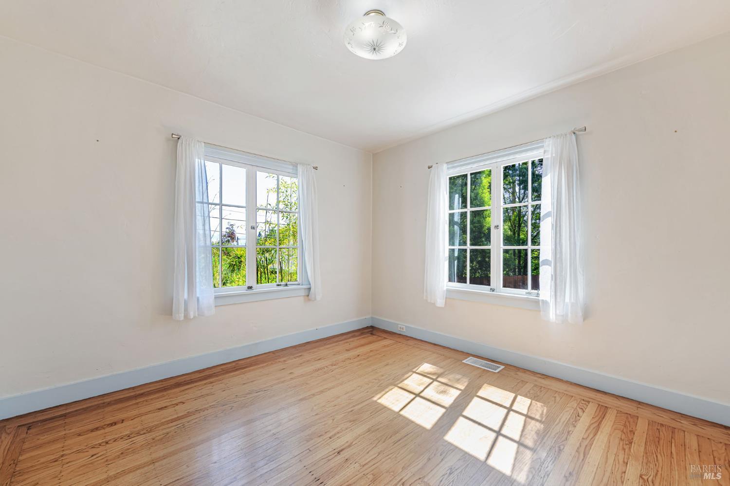 20 Laurel Ave