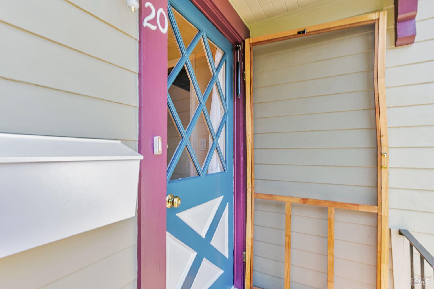 20 Laurel Ave