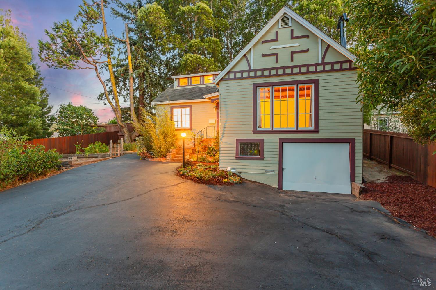 20 Laurel Ave