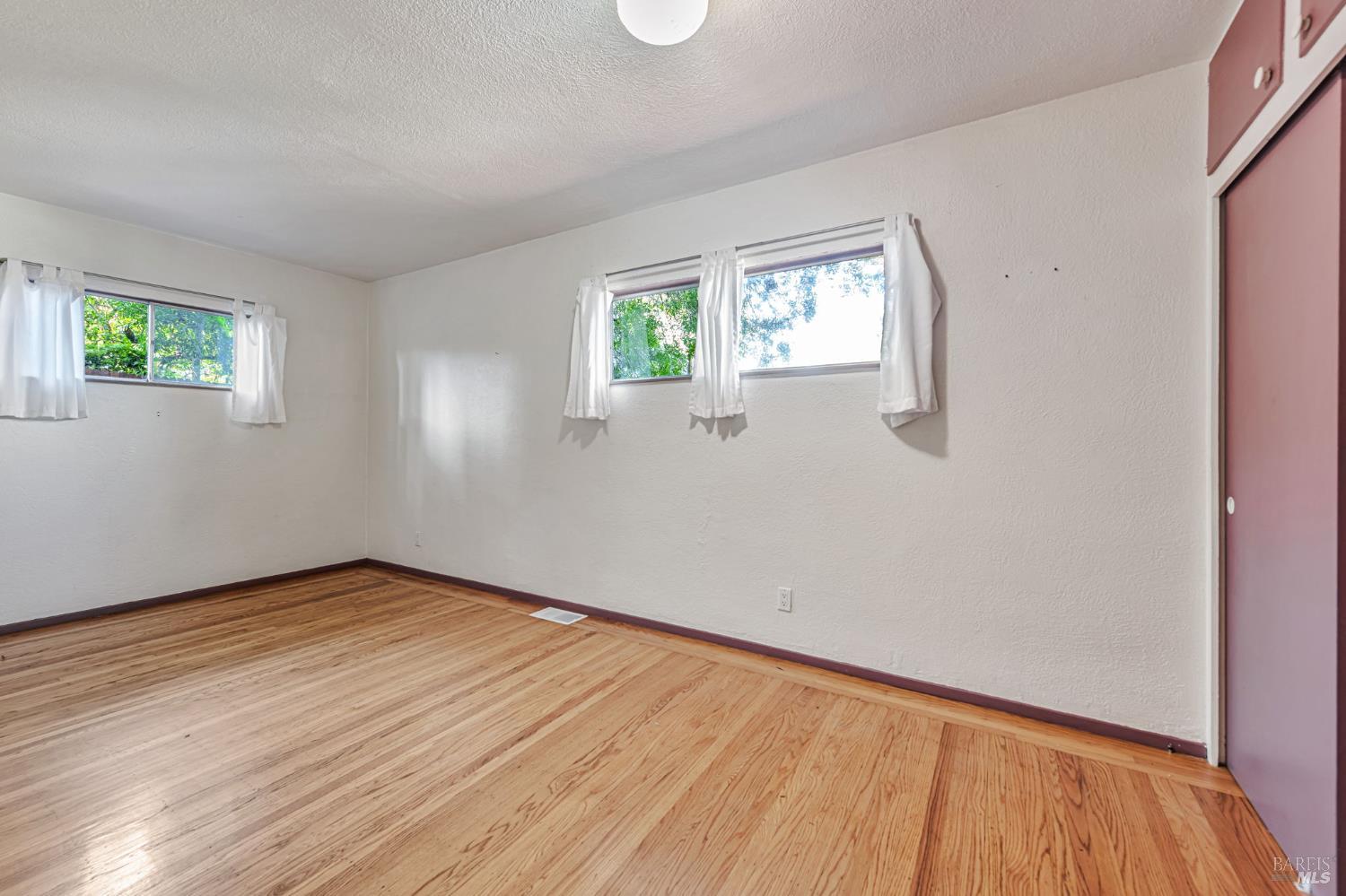 20 Laurel Ave