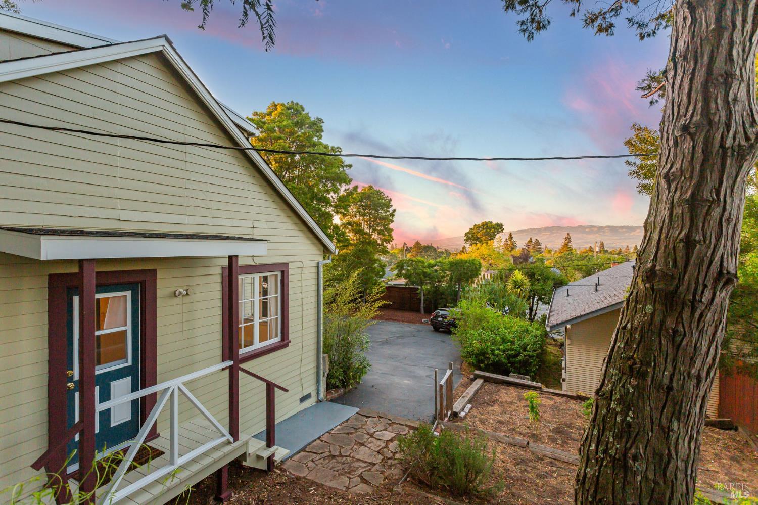 20 Laurel Ave
