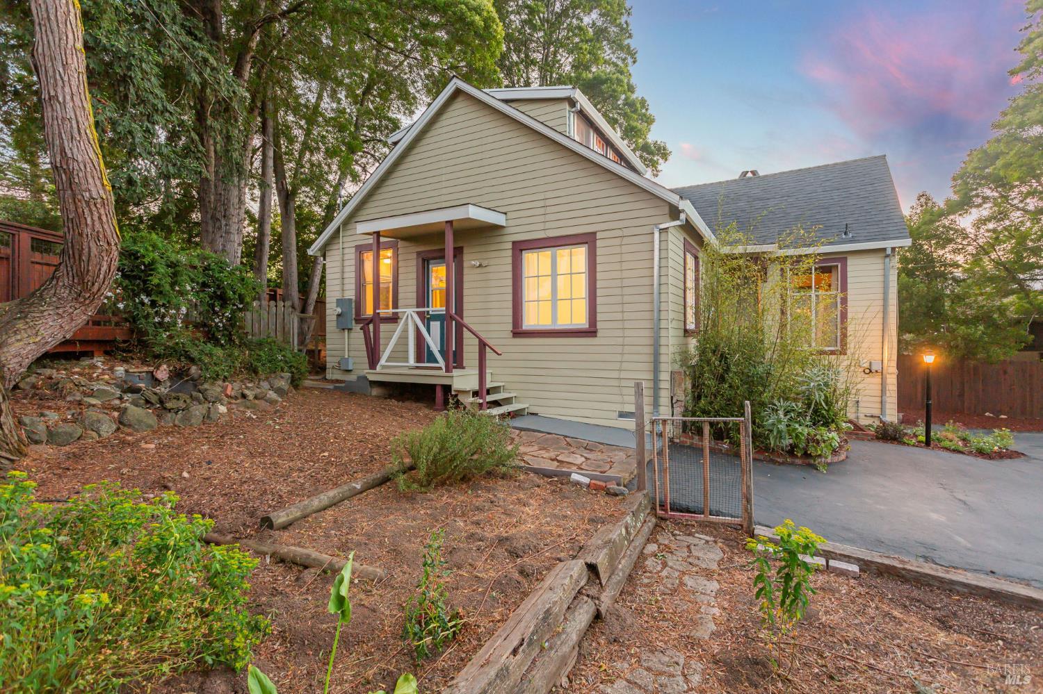 20 Laurel Ave