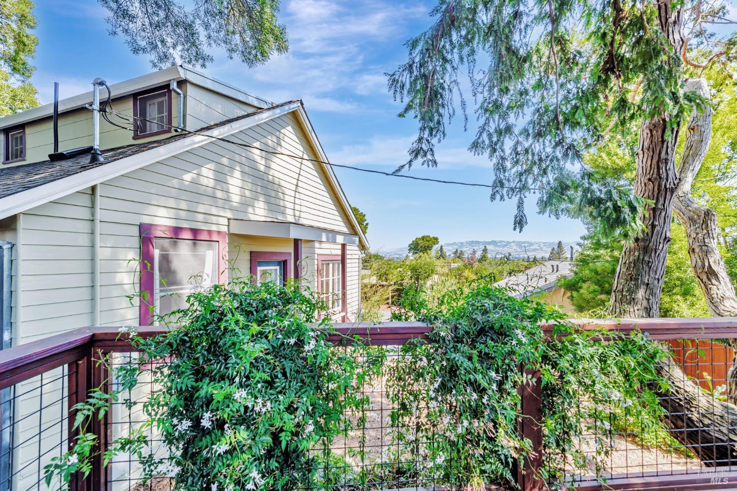 20 Laurel Ave