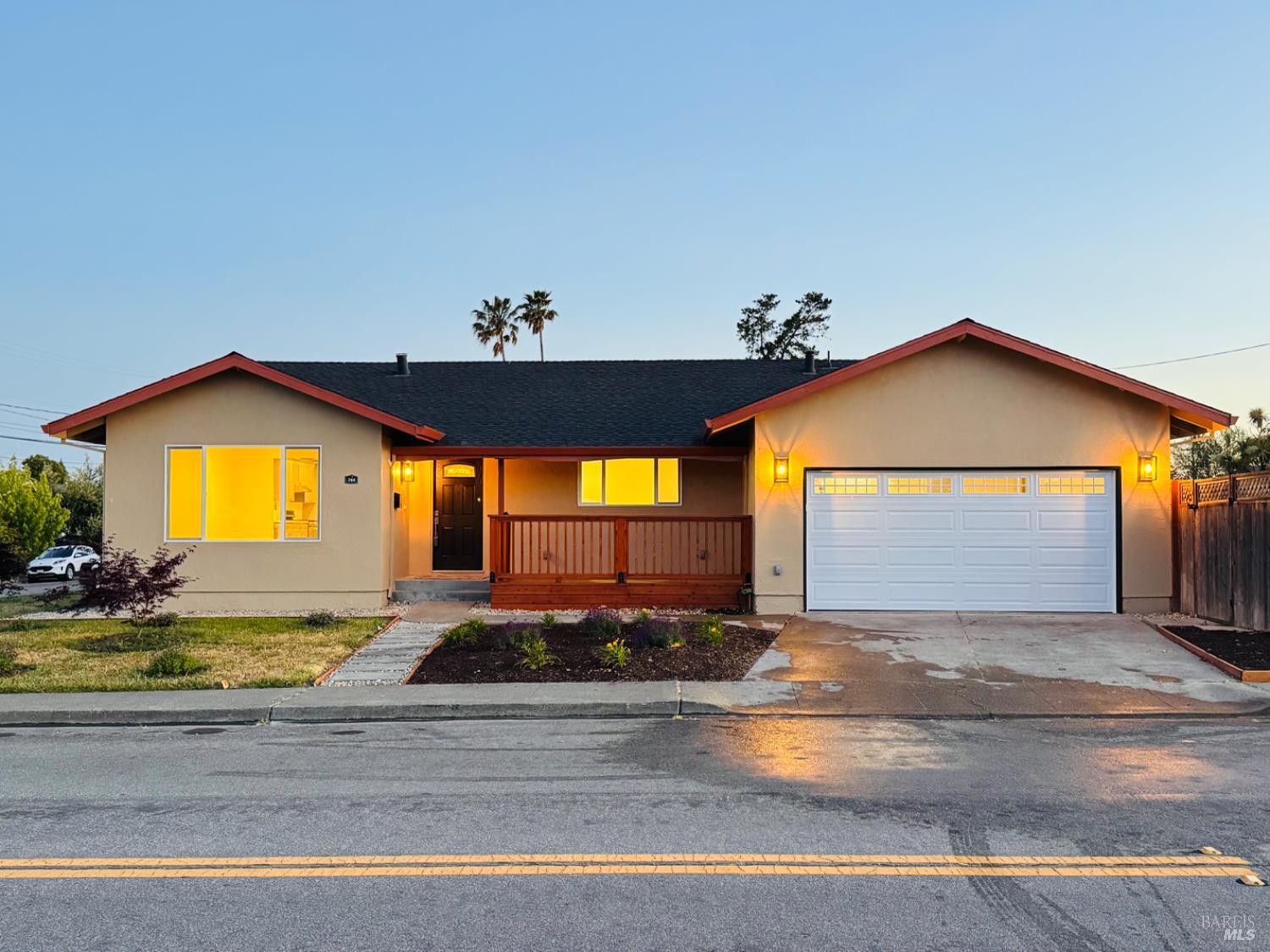 704 Crinella Dr