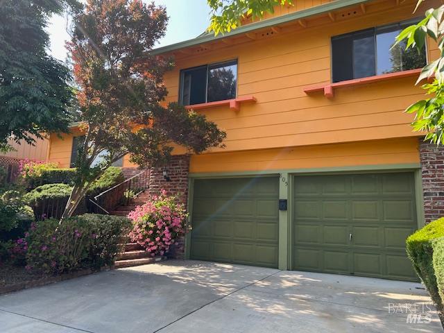 805 Cindy Ln