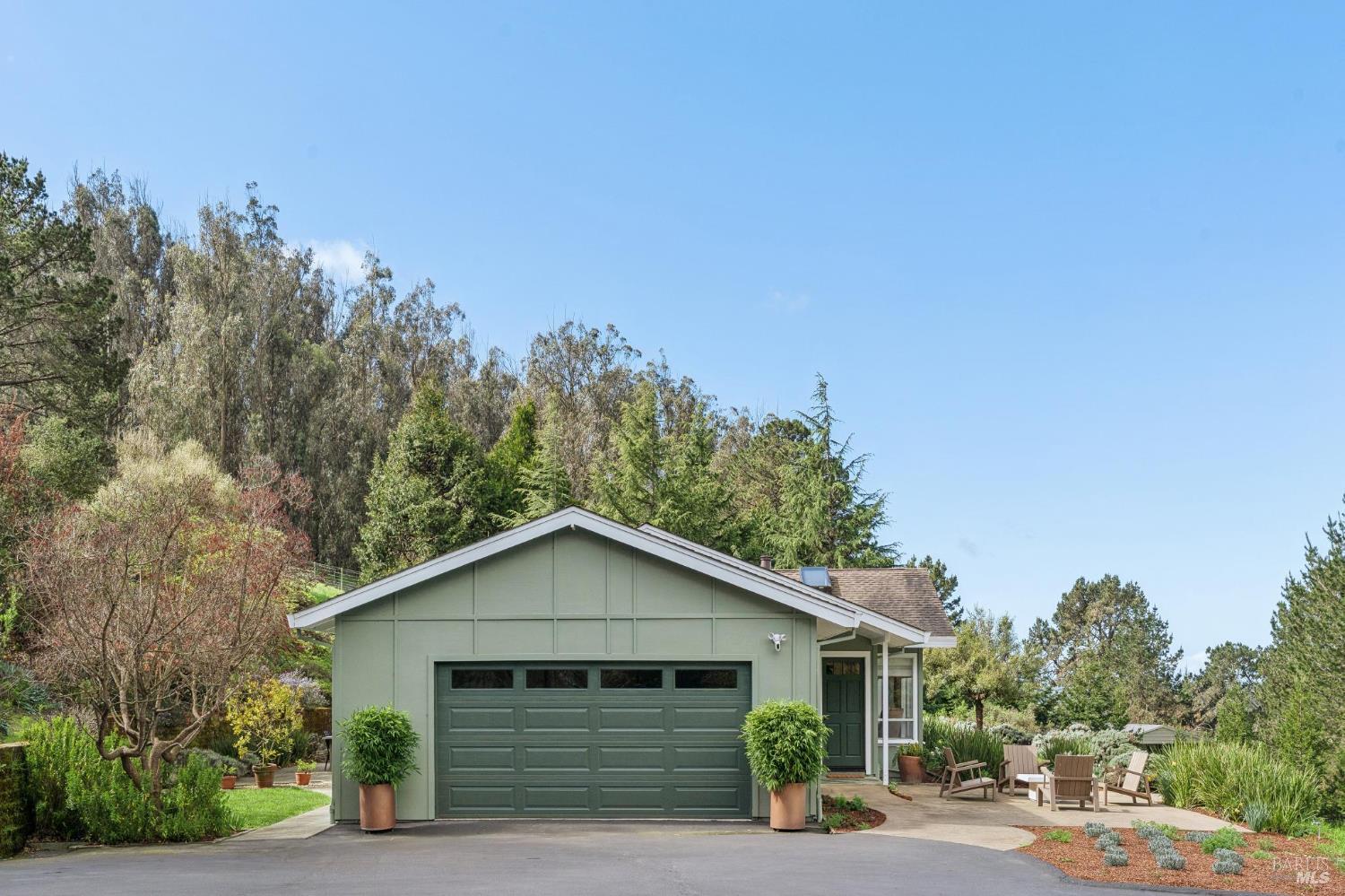 5855 Bodega Avenue