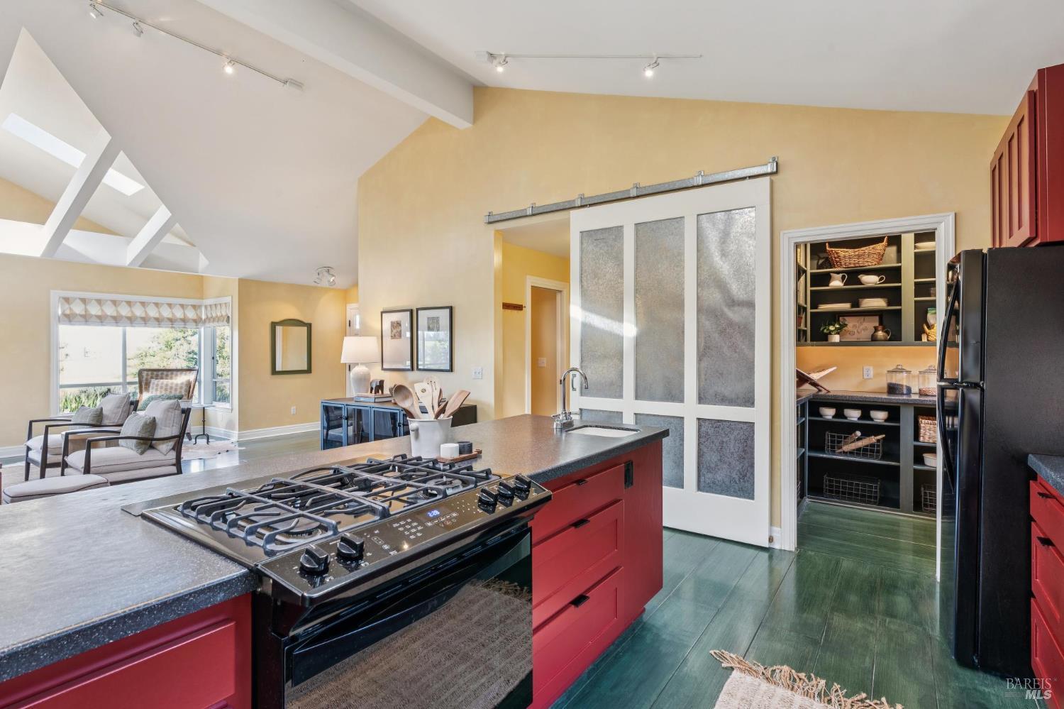 5855 Bodega Avenue
