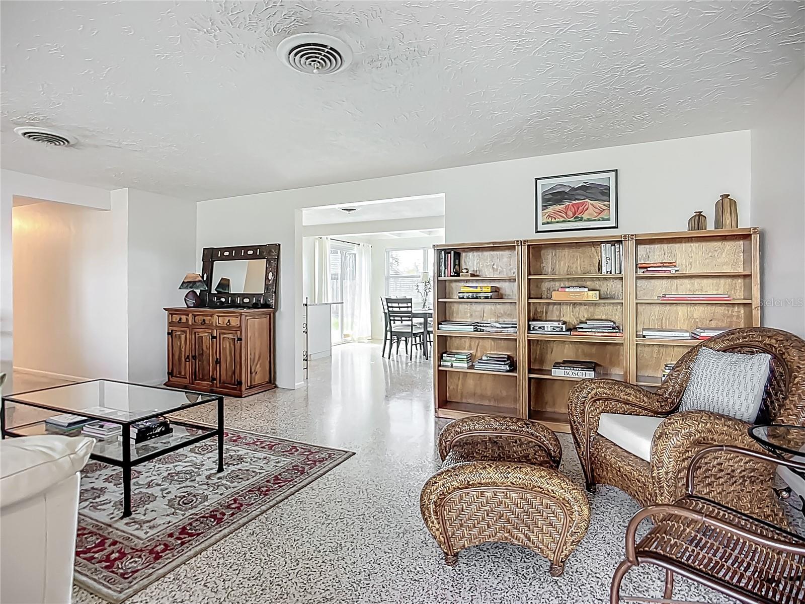 2108 LEE LN