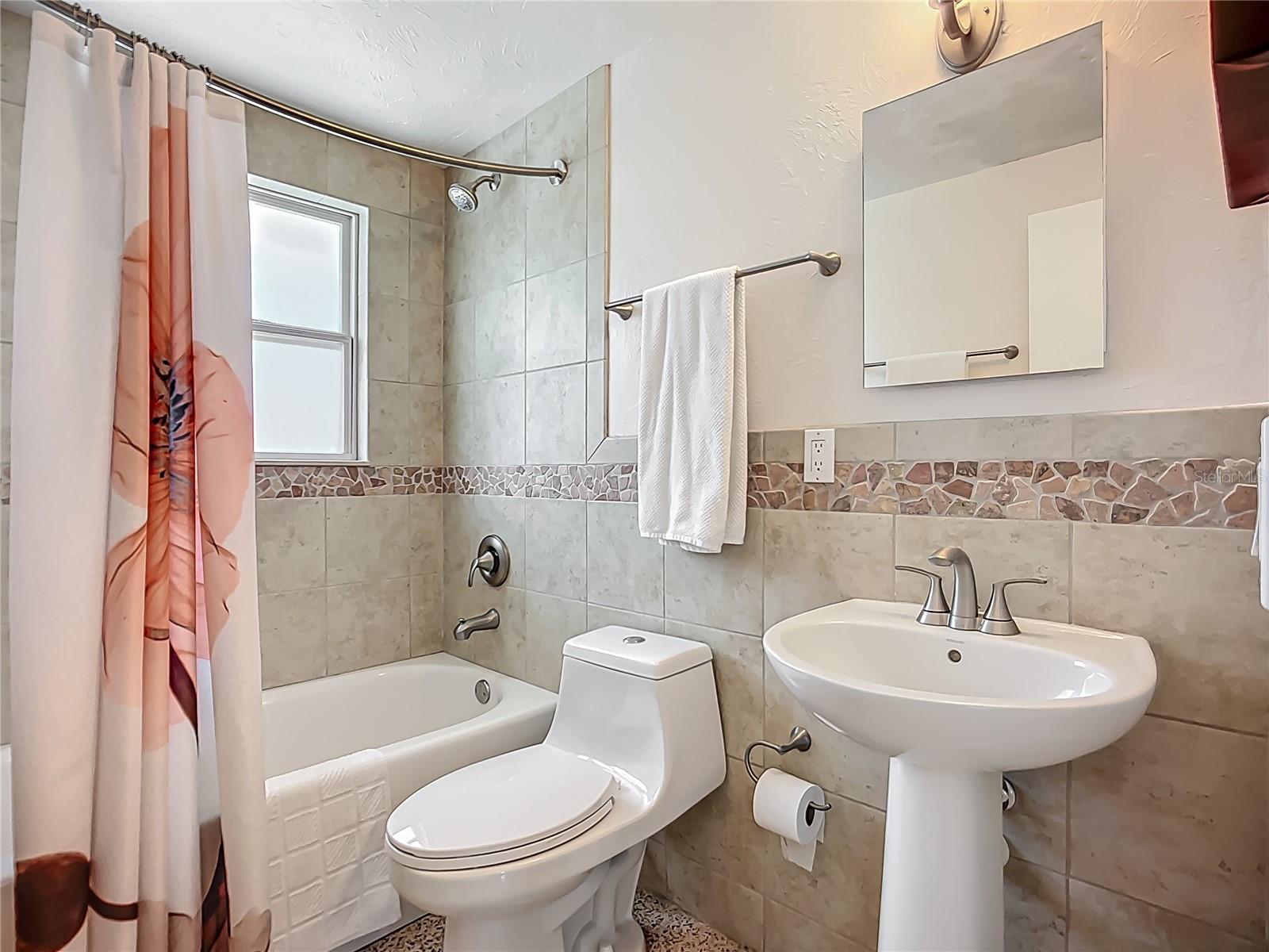 2108 LEE LN