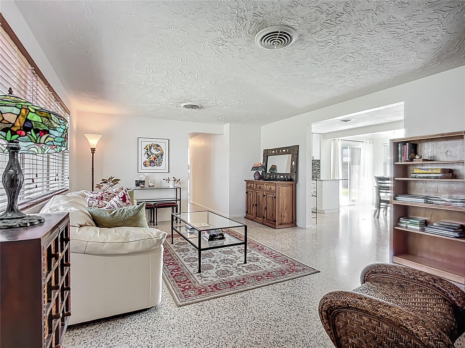 2108 LEE LN