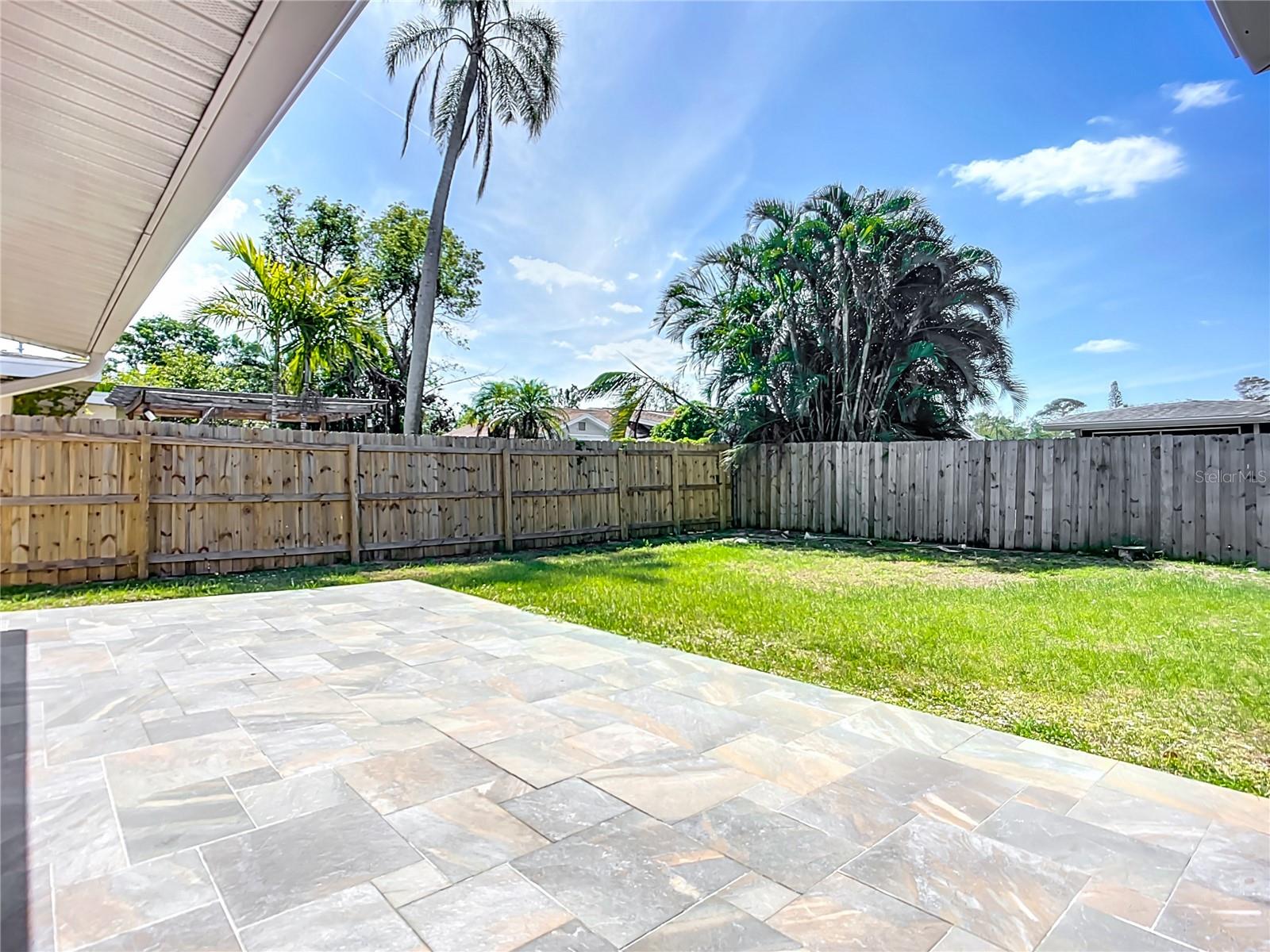 2108 LEE LN