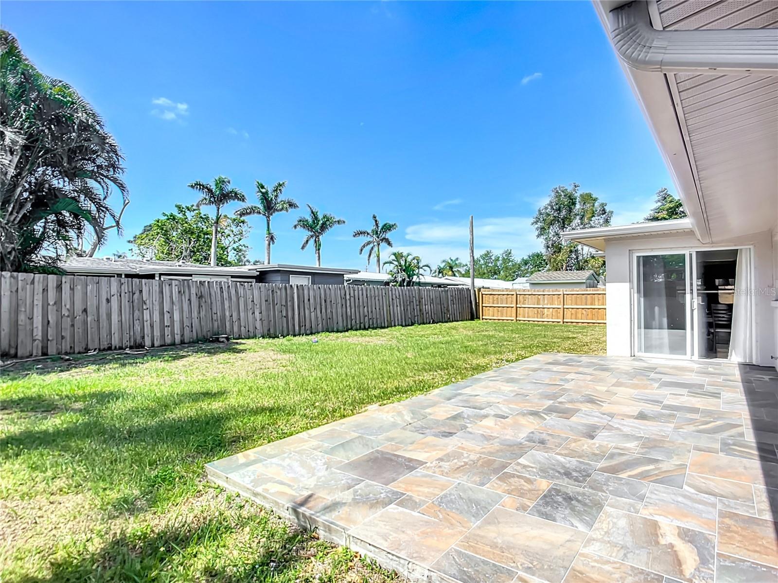 2108 LEE LN