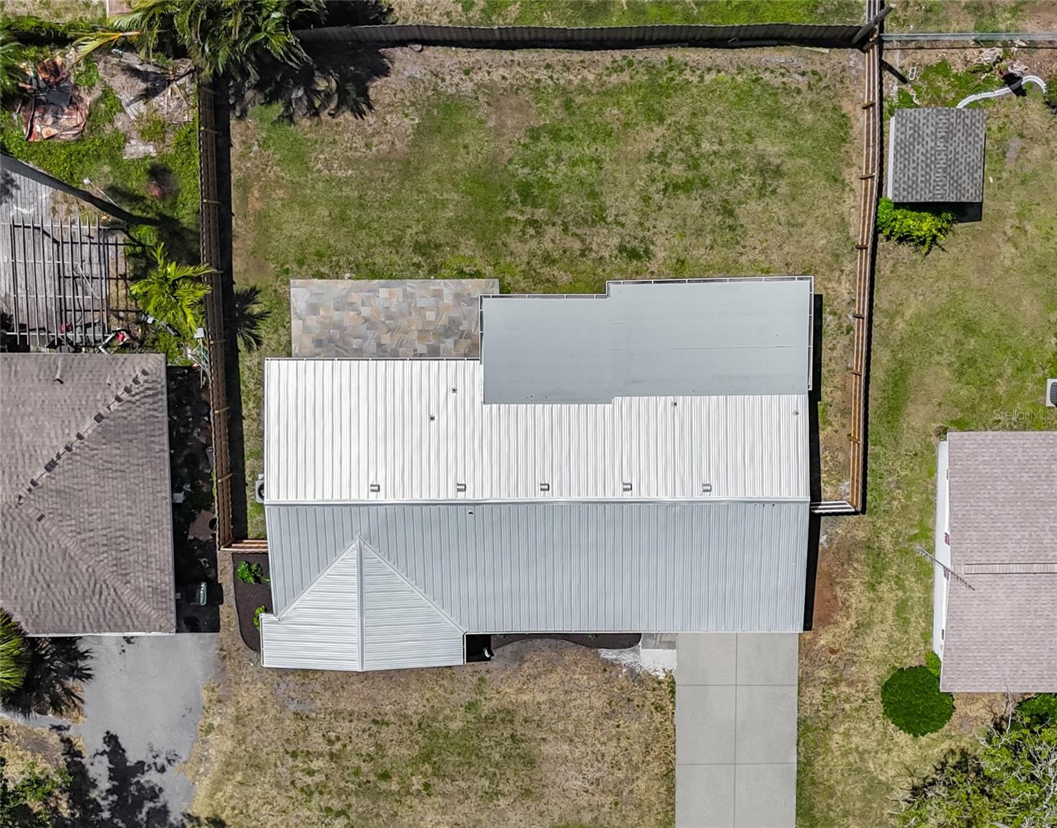 2108 LEE LN