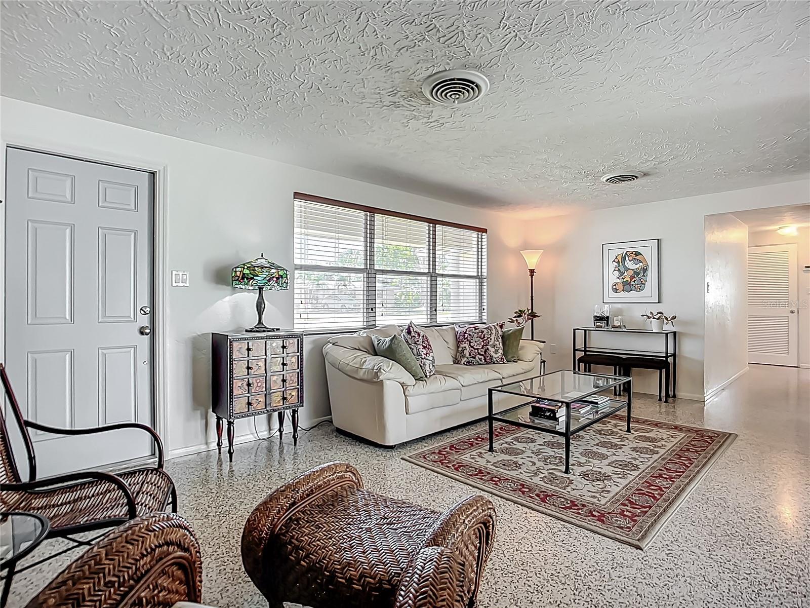 2108 LEE LN
