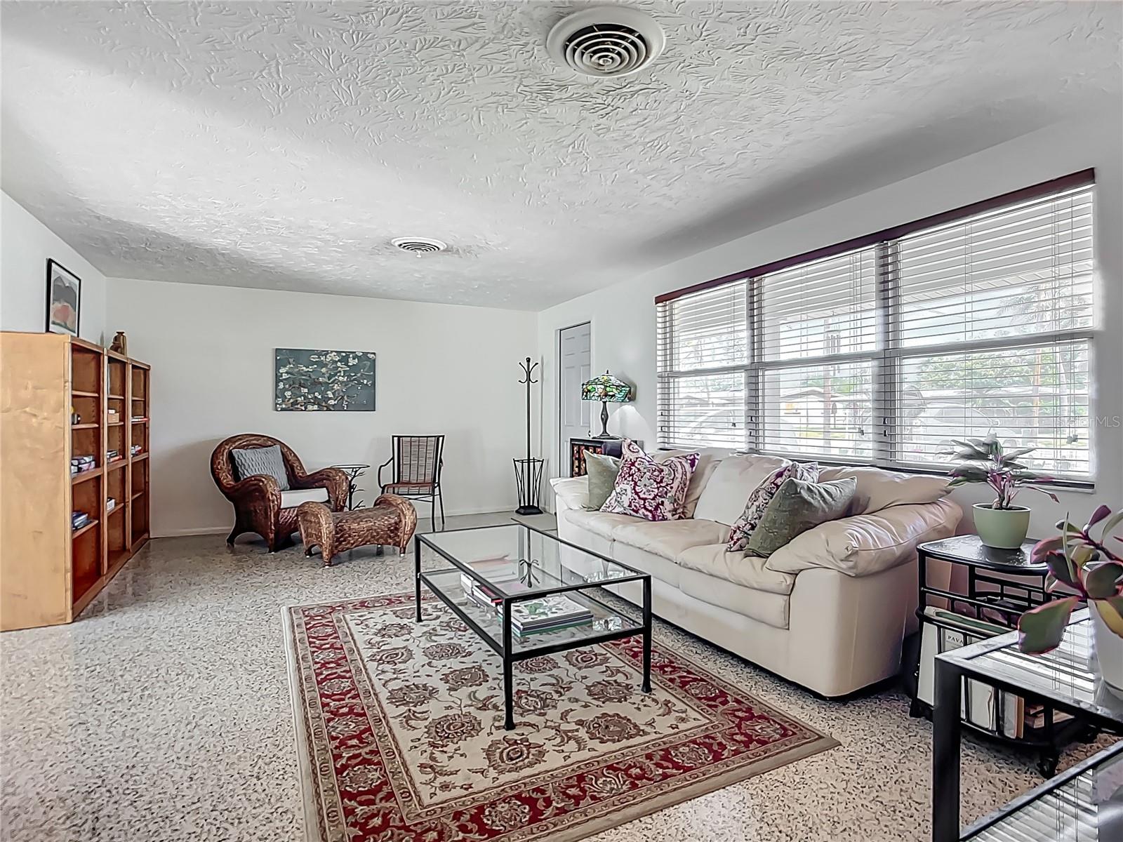2108 LEE LN