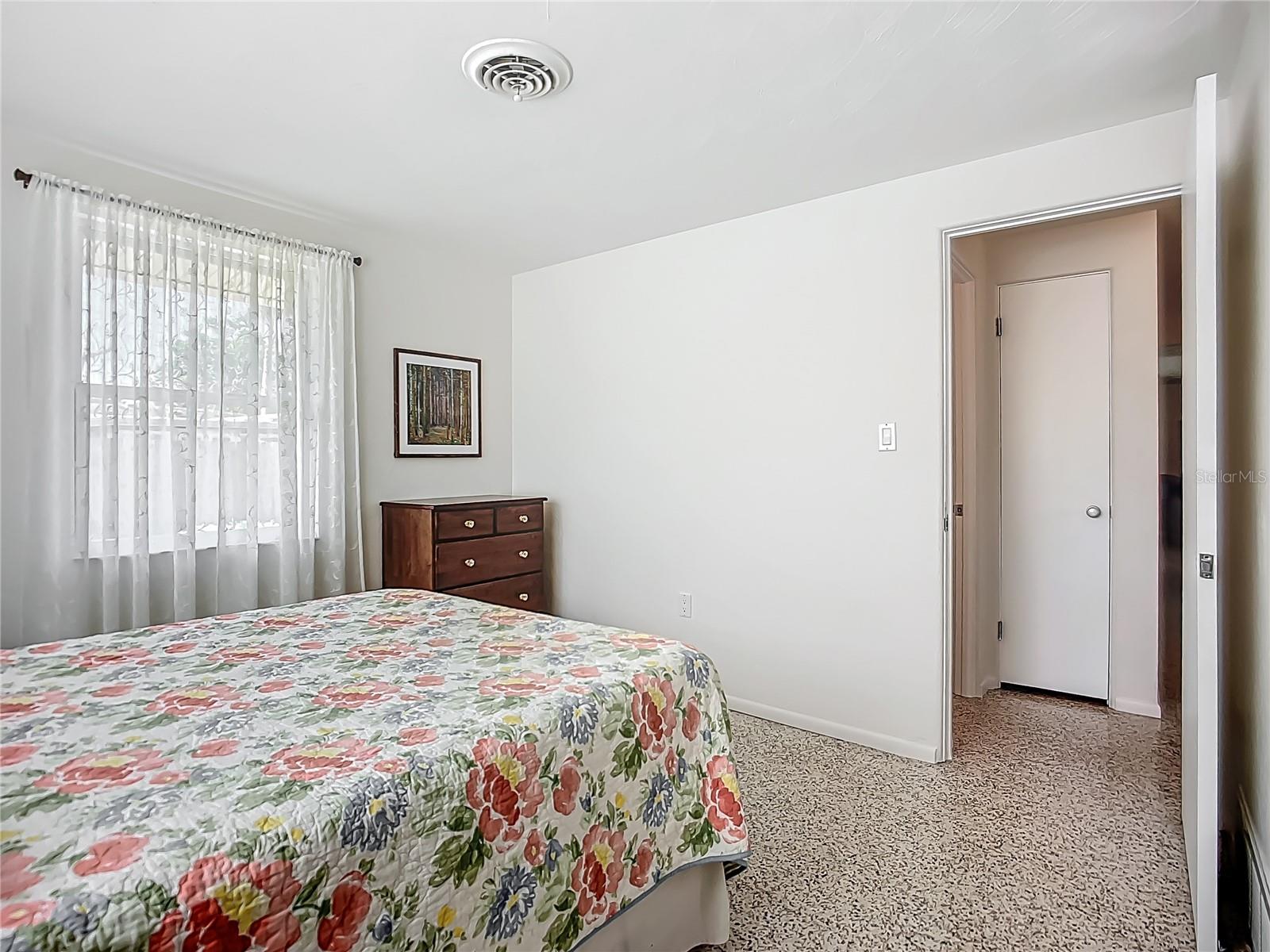 2108 LEE LN