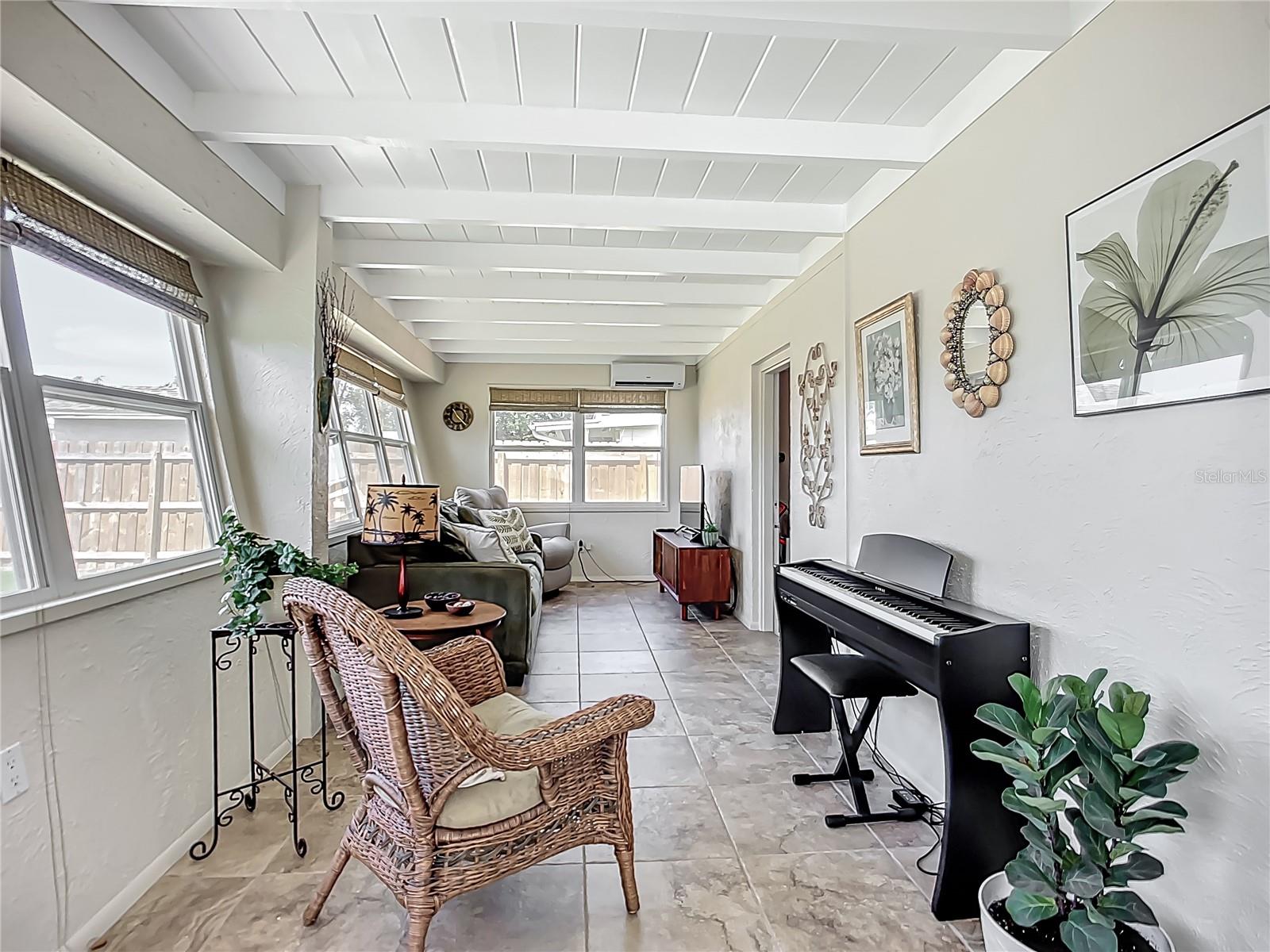 2108 LEE LN