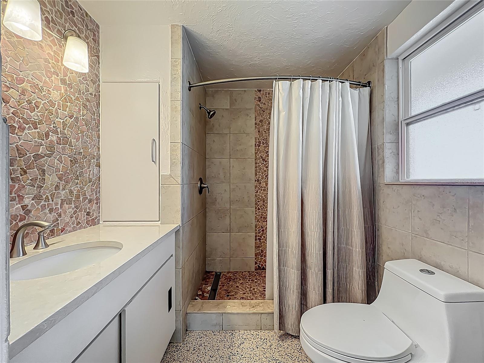 2108 LEE LN