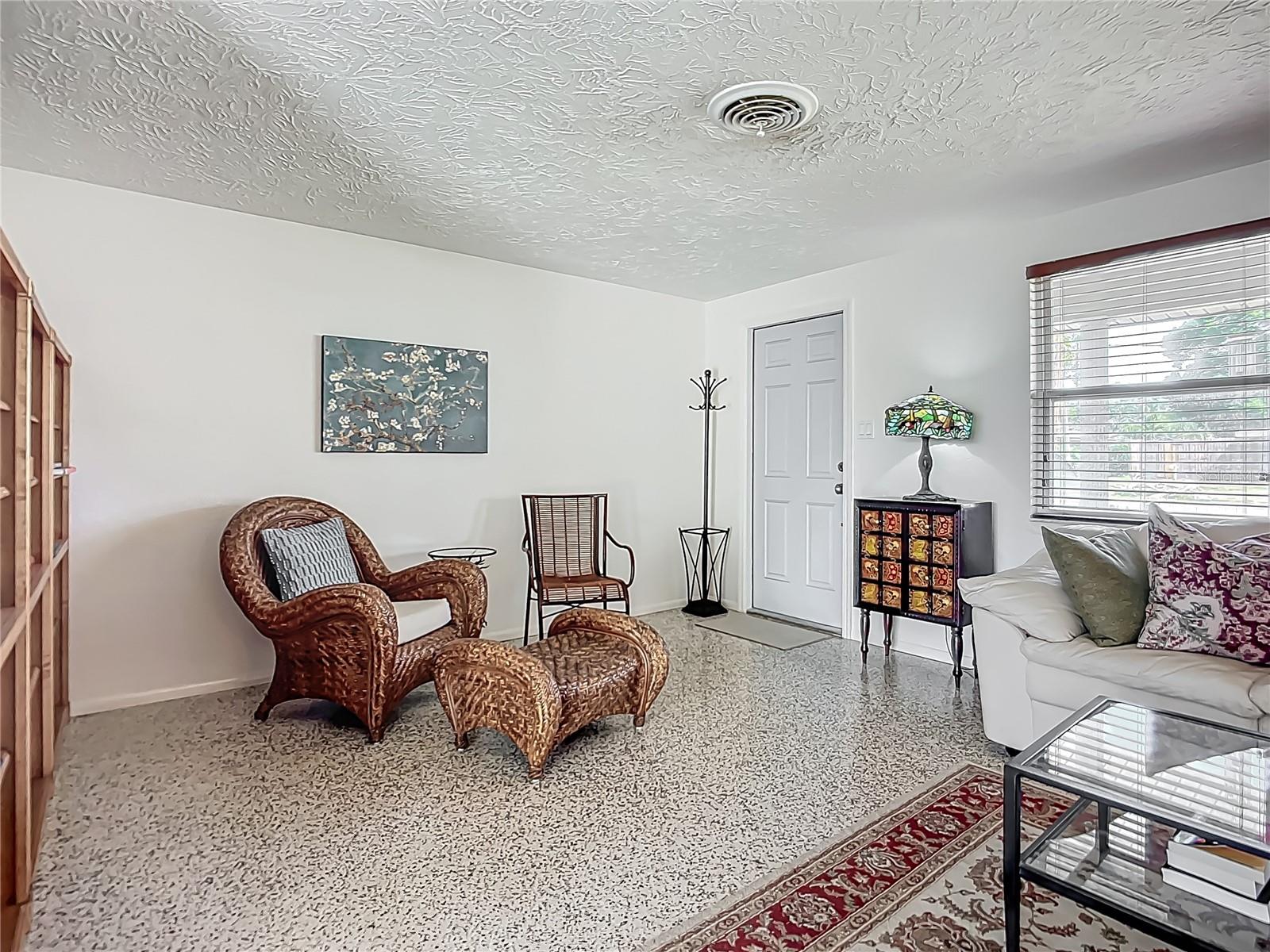 2108 LEE LN