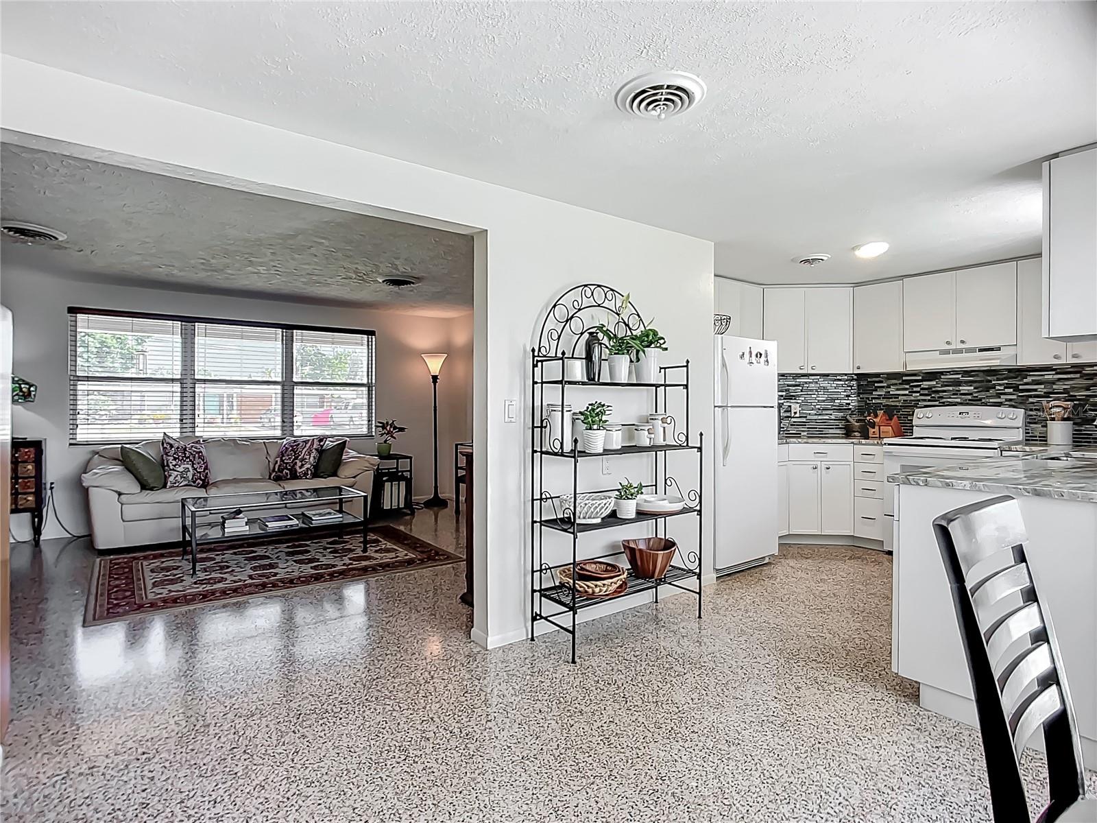 2108 LEE LN