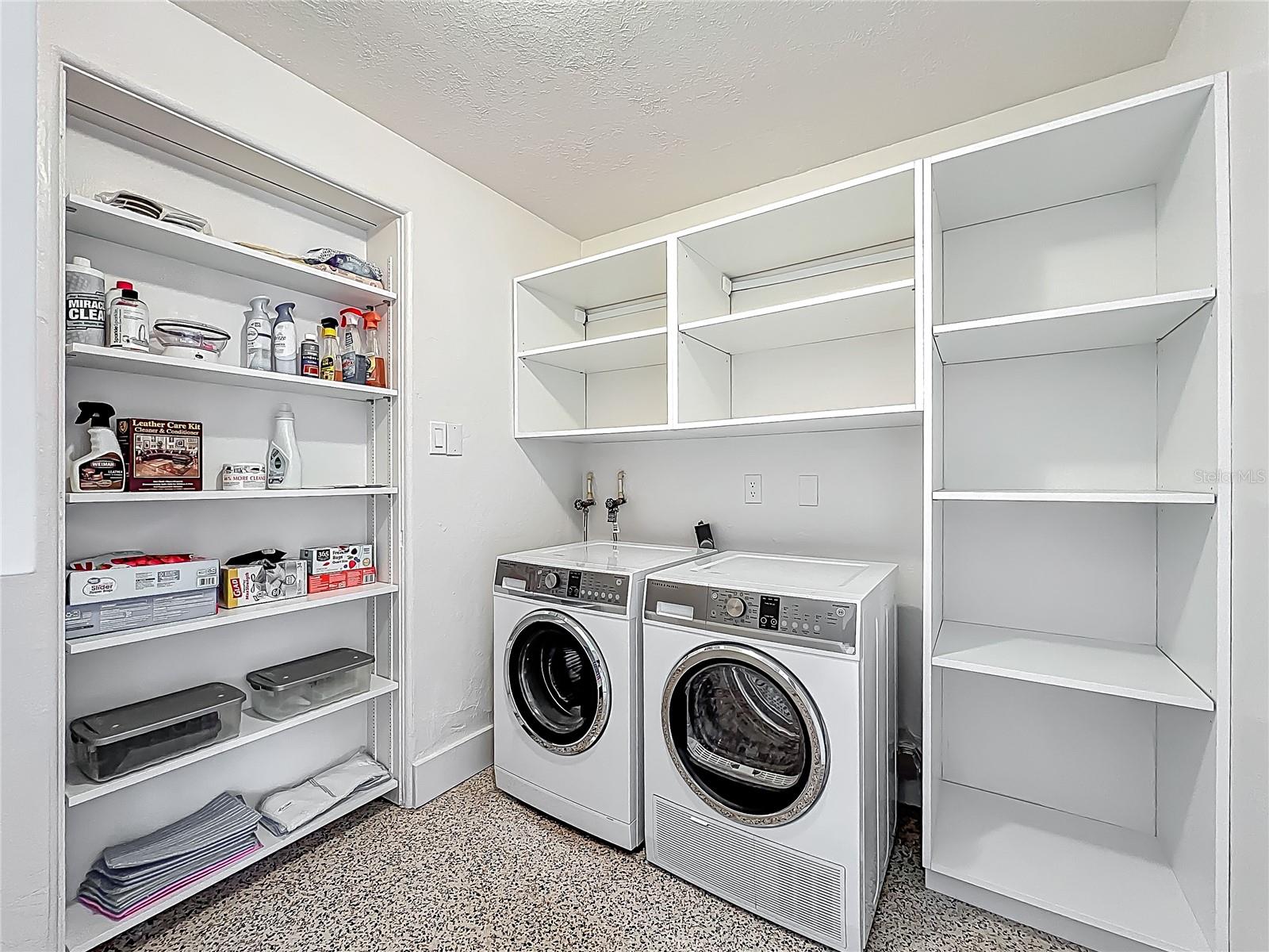 2108 LEE LN