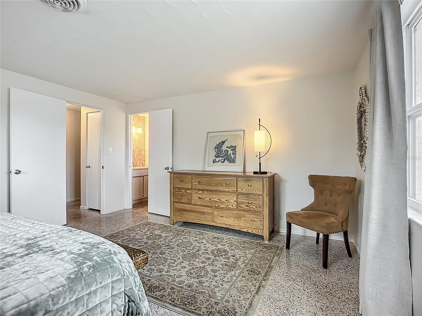 2108 LEE LN