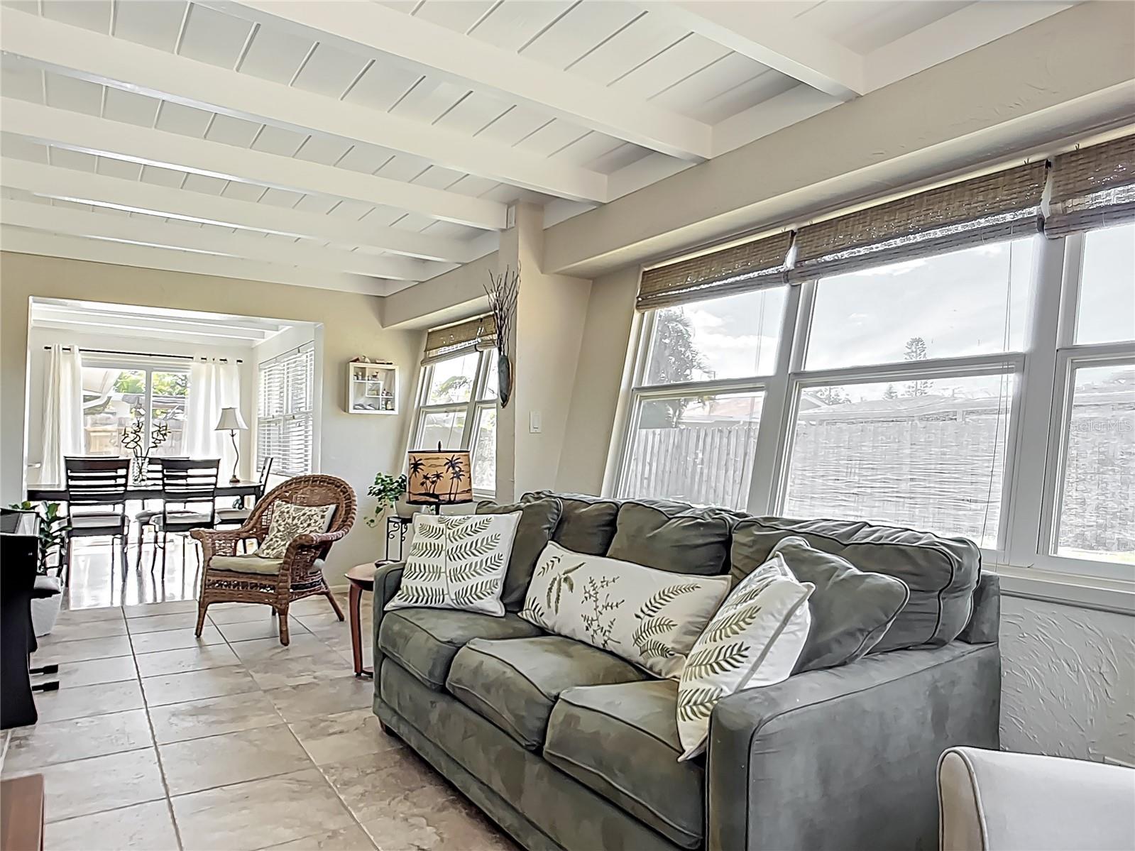 2108 LEE LN