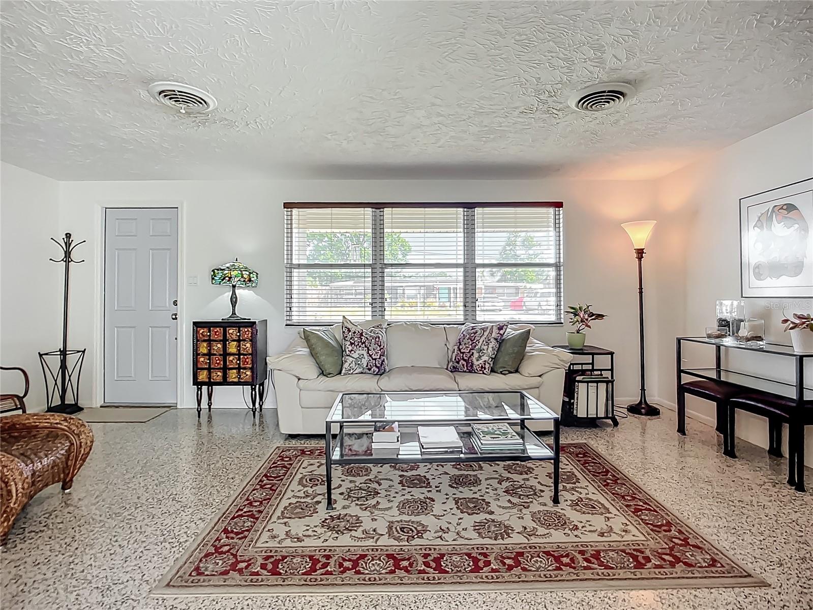 2108 LEE LN