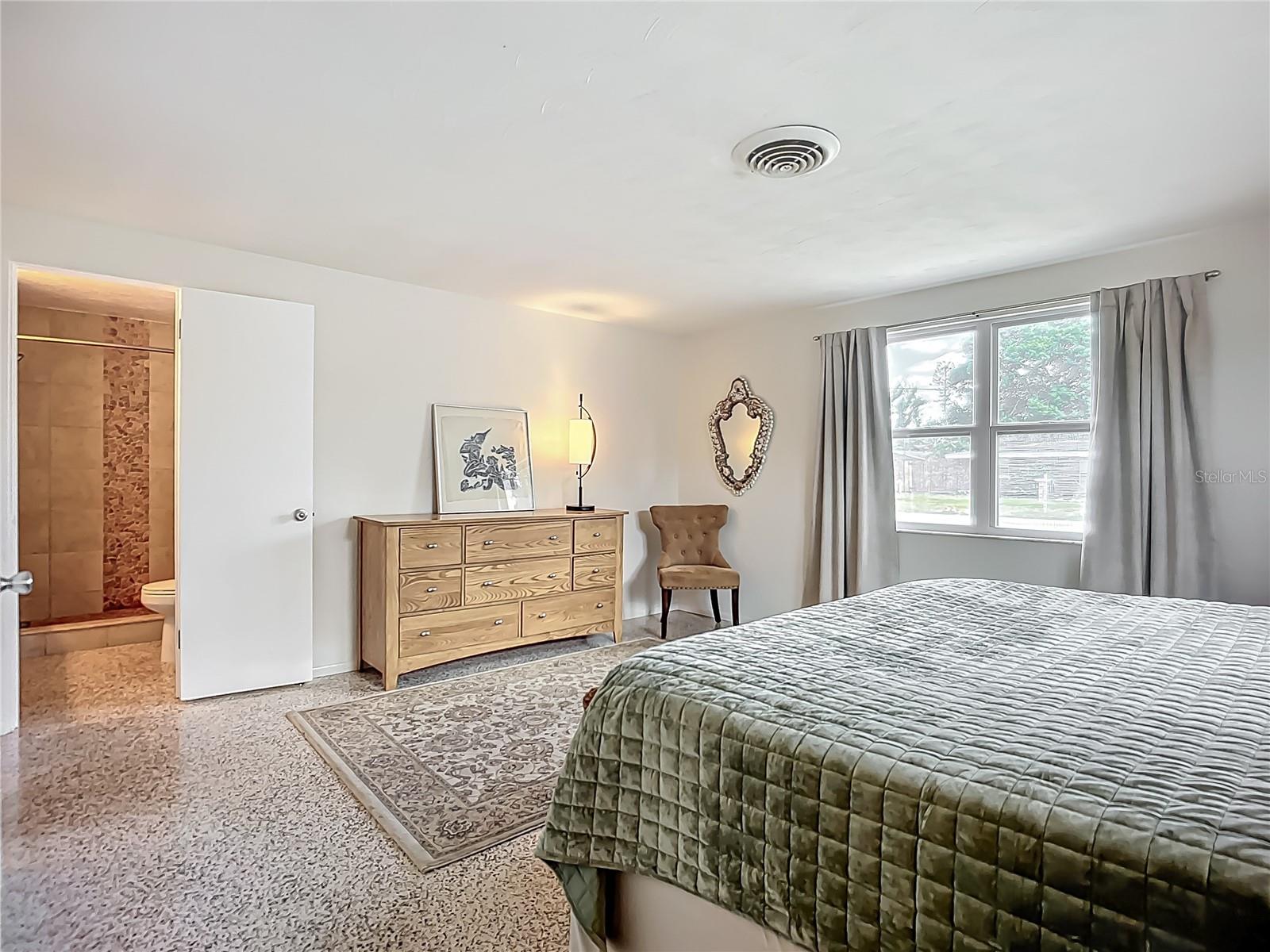 2108 LEE LN