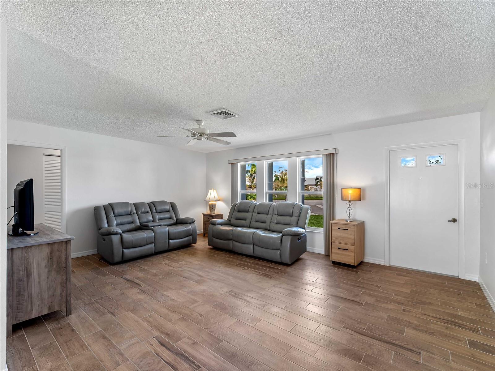 52 CIRCLEWOOD DR #A1-2