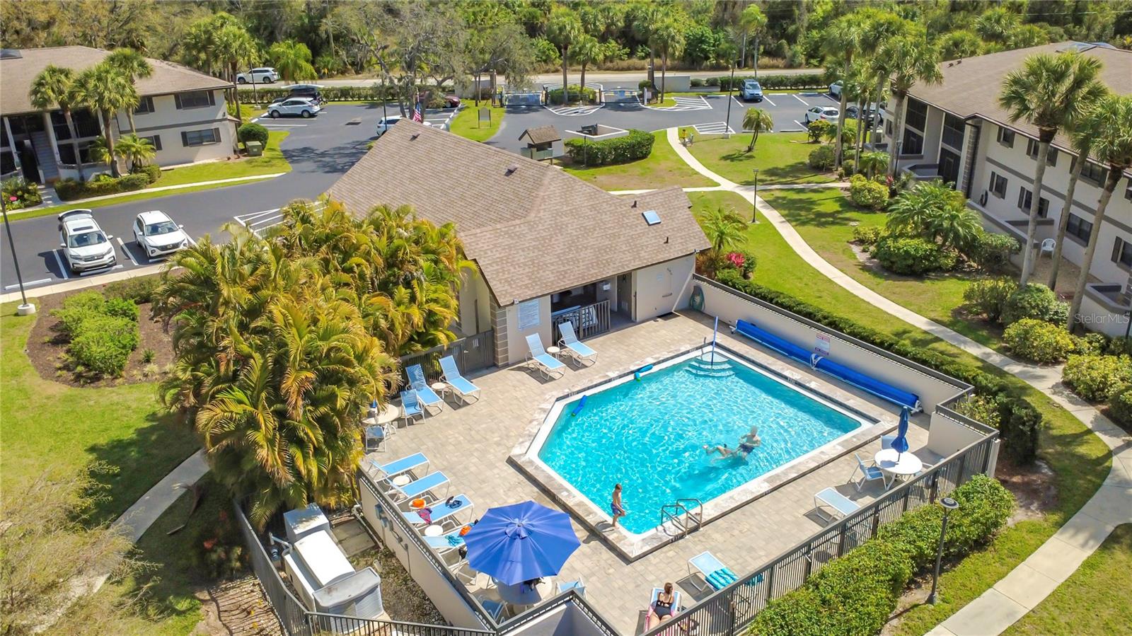 1515 FORREST NELSON BLVD #J204