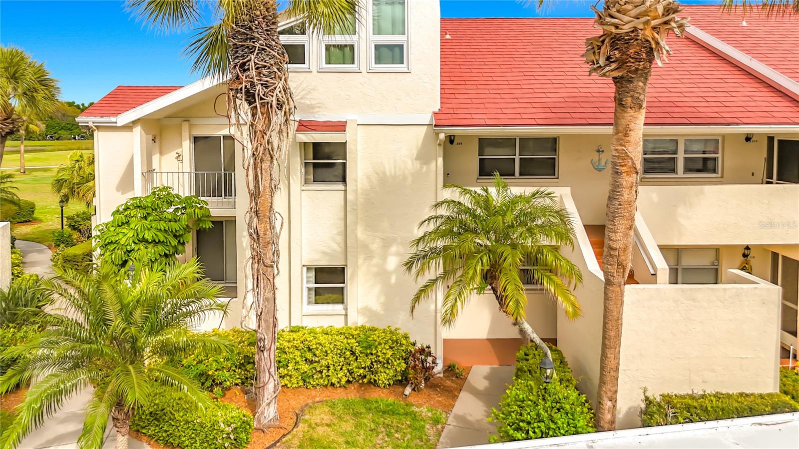 760 VILLAGE CIR #109