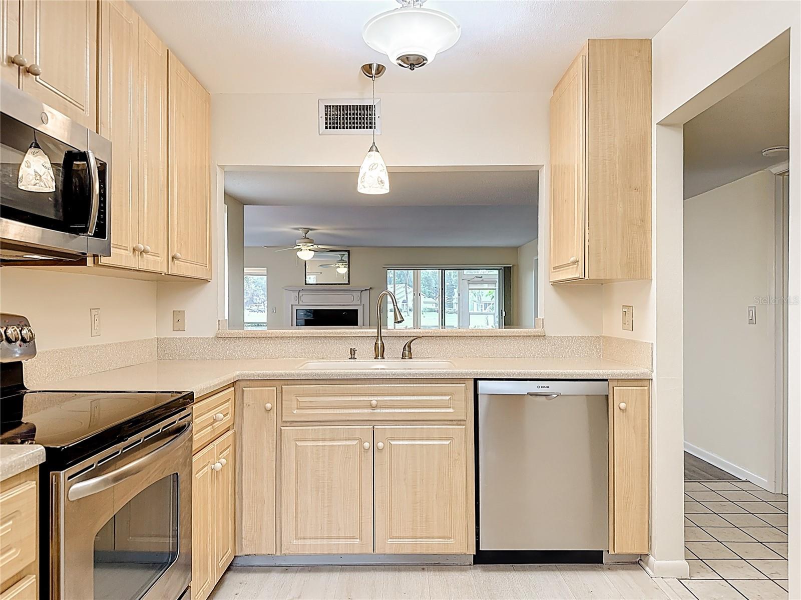 760 VILLAGE CIR #109