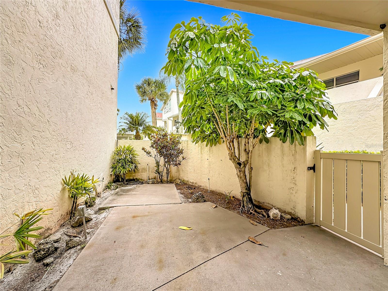 760 VILLAGE CIR #109