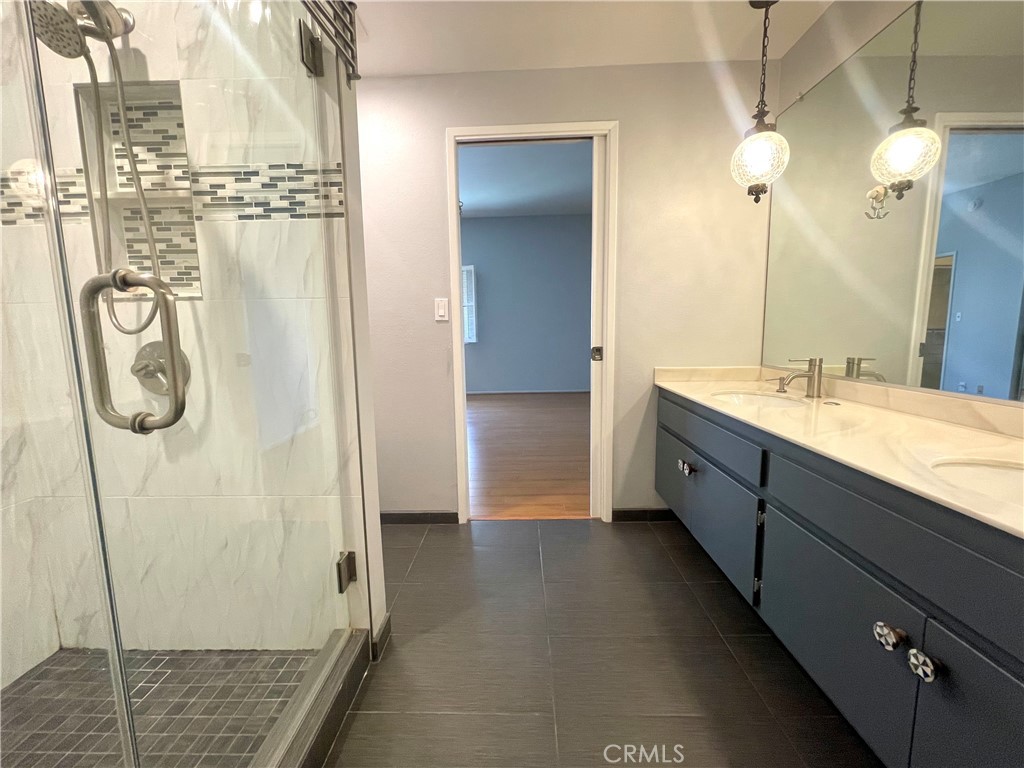 5139 Balboa Boulevard 22