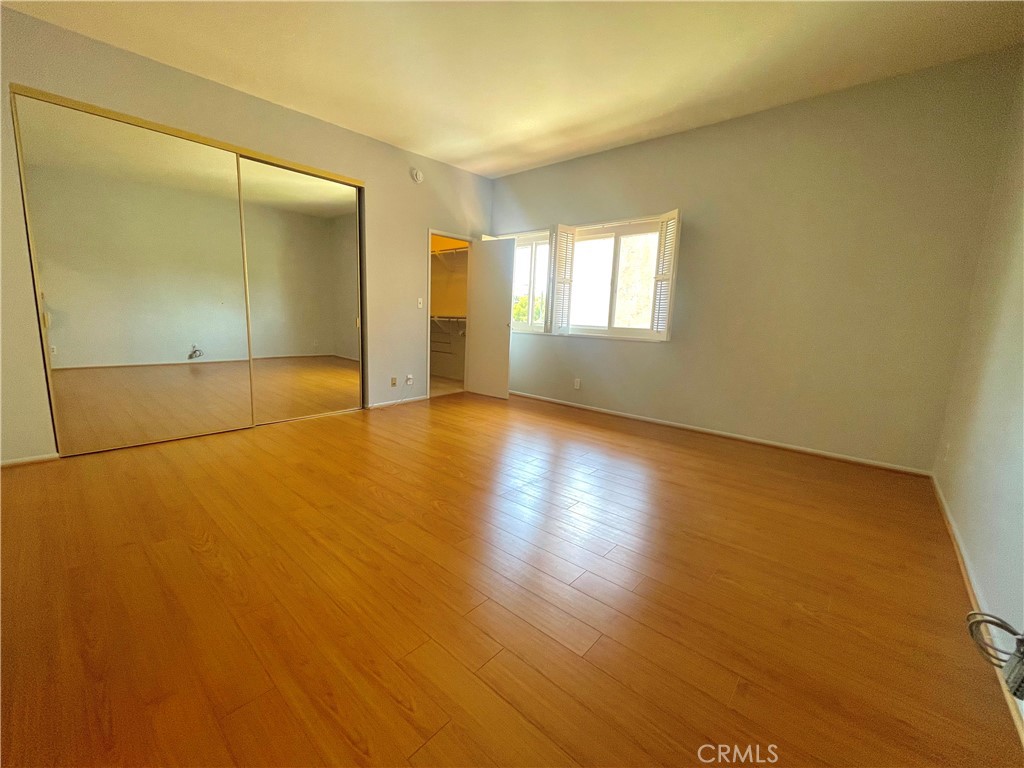 5139 Balboa Boulevard 22