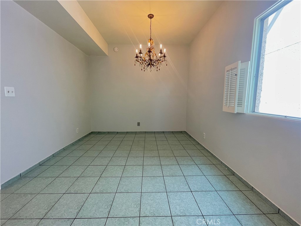 5139 Balboa Boulevard 22