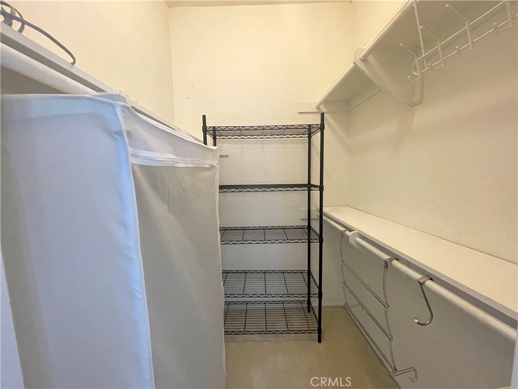 5139 Balboa Boulevard 22