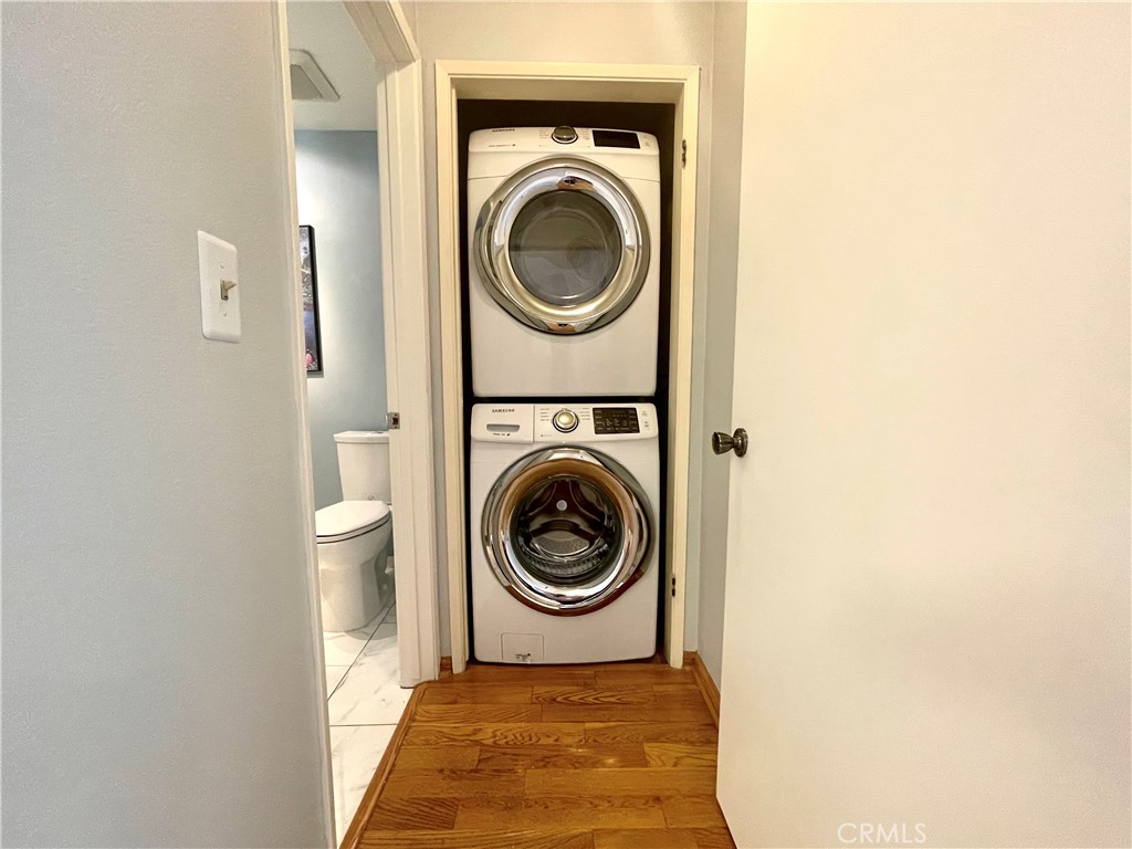 5139 Balboa Boulevard 22