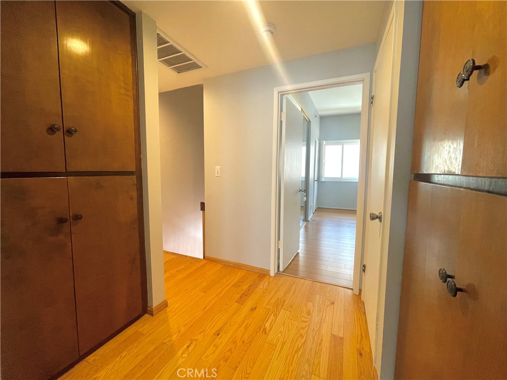 5139 Balboa Boulevard 22