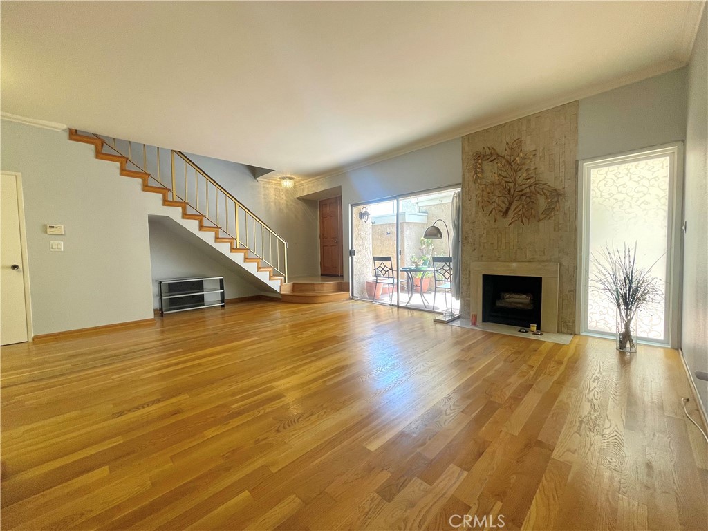 5139 Balboa Boulevard 22